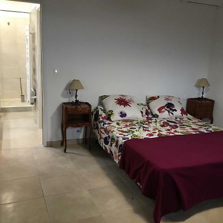 Au Domaine De Lea Apartment Hyeres Bagian luar foto