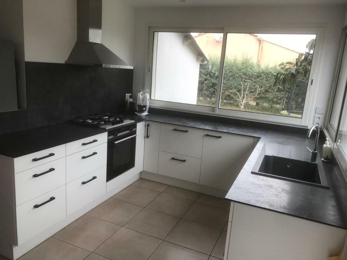 Au Domaine De Lea Apartment Hyeres Bagian luar foto