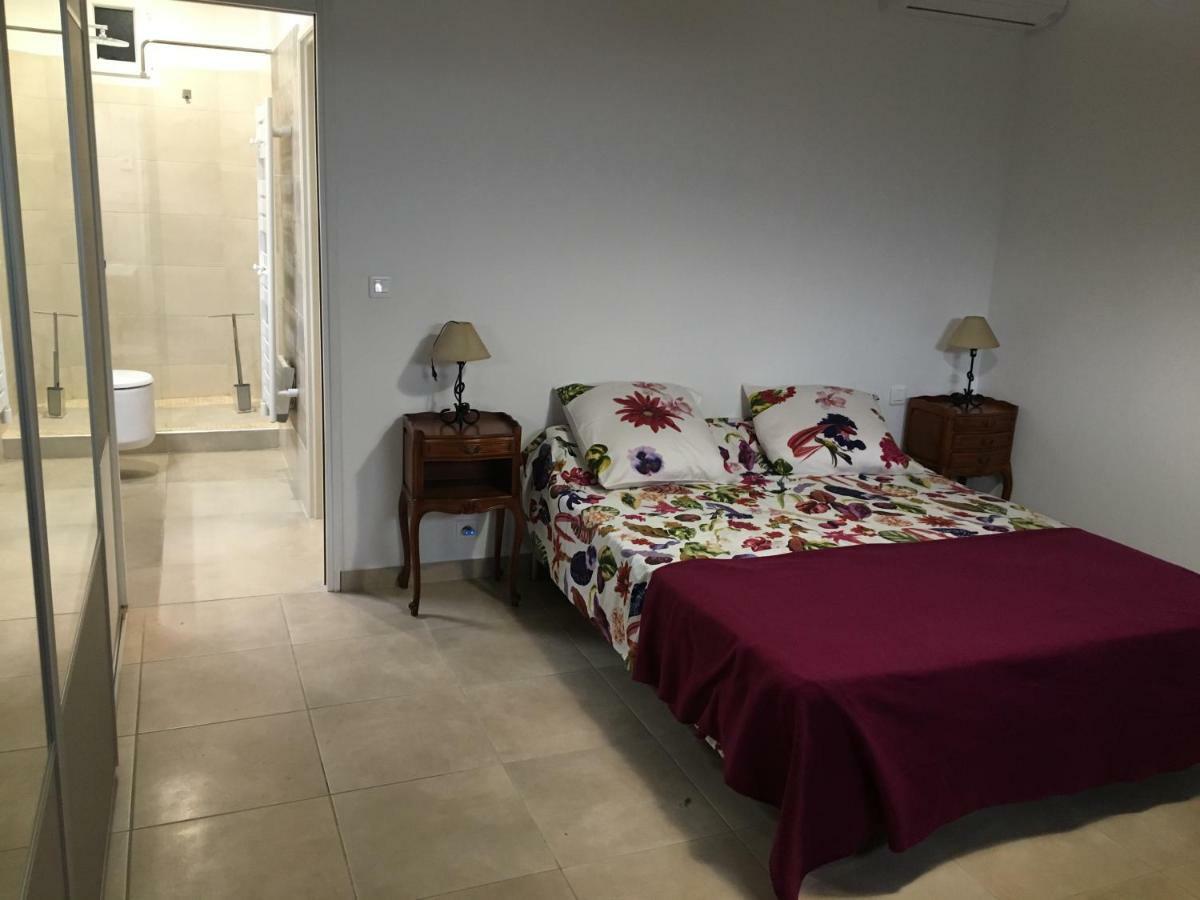Au Domaine De Lea Apartment Hyeres Bagian luar foto