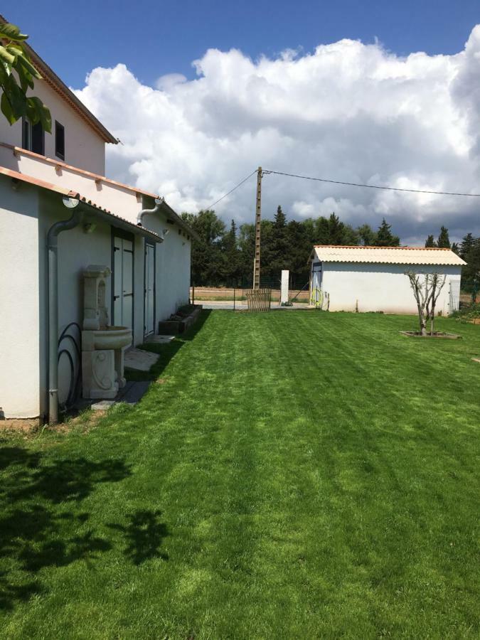 Au Domaine De Lea Apartment Hyeres Bagian luar foto