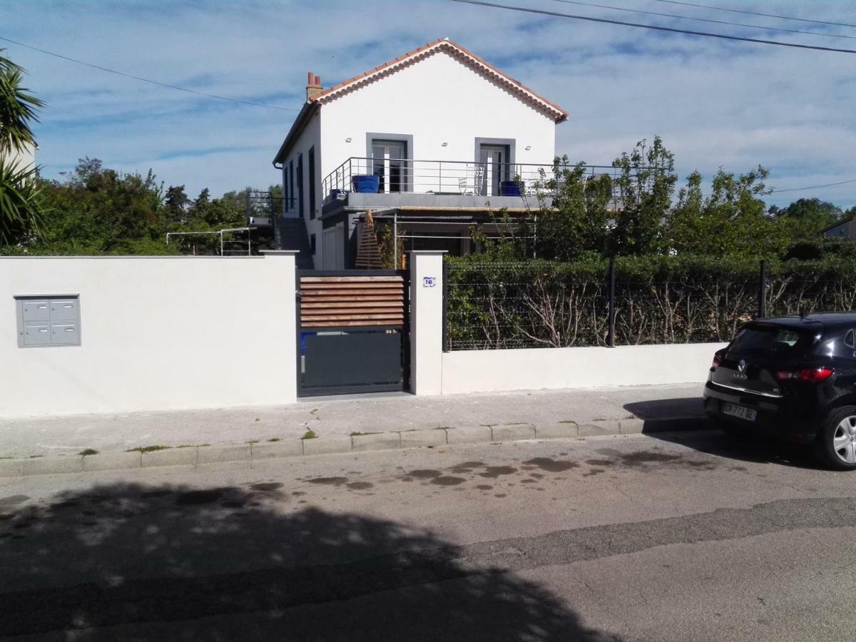 Au Domaine De Lea Apartment Hyeres Bagian luar foto